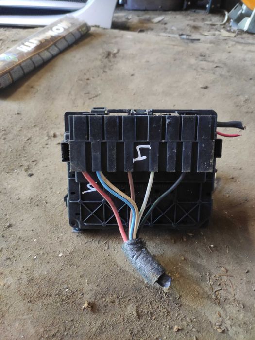 Блок запобіжників Citroen Berlingo 9643498980  Сітроен берлінго bsm b2