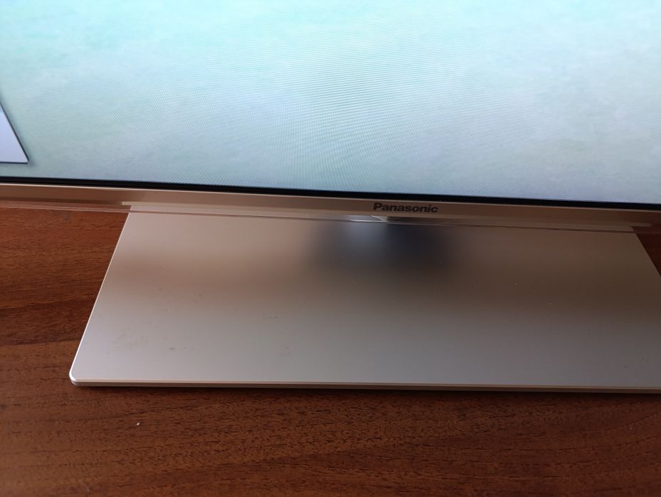 Телевизор Panasonic Viera TX-LR42ET60 діагональ 42 smart tv 3D Wi-Fi