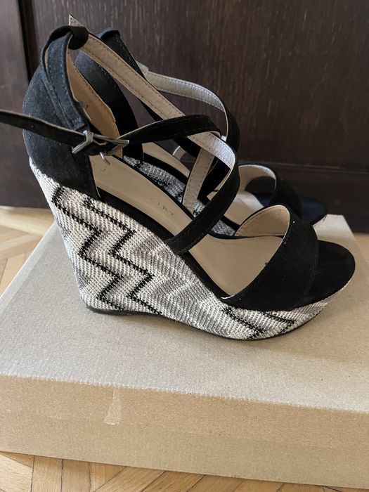 Sandały na obcasie 38 damskie czarne białe Jenny Fairy