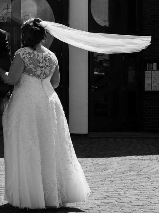 suknia ślubna rozm. 48/50 + welon