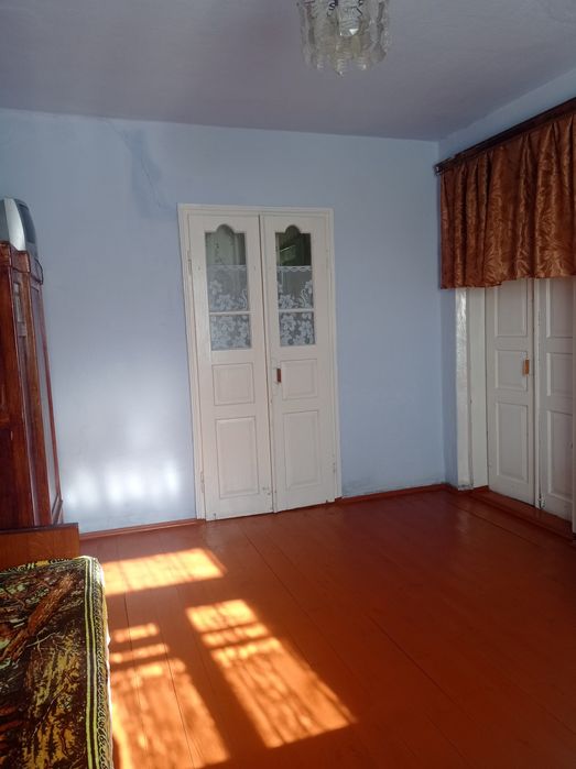 Продаж приміського будинку