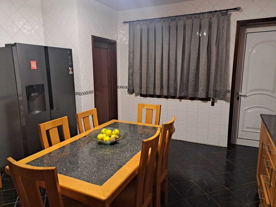 Moradia T3 em pedra azul junto a estrada Termas de S. Vicente-Penafiel