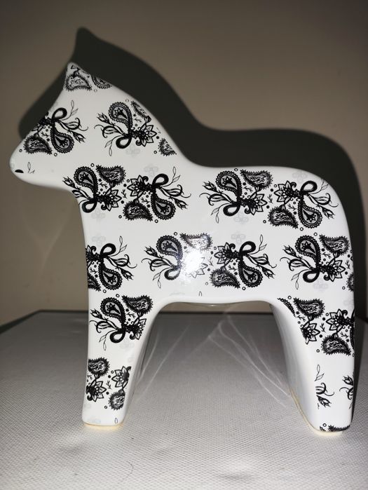 Konik porcelanowy szwedzki skarbonka Dalarna styl skandynawski
