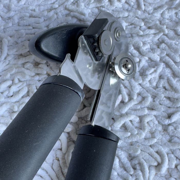 Otwieracz do metalowych puszek