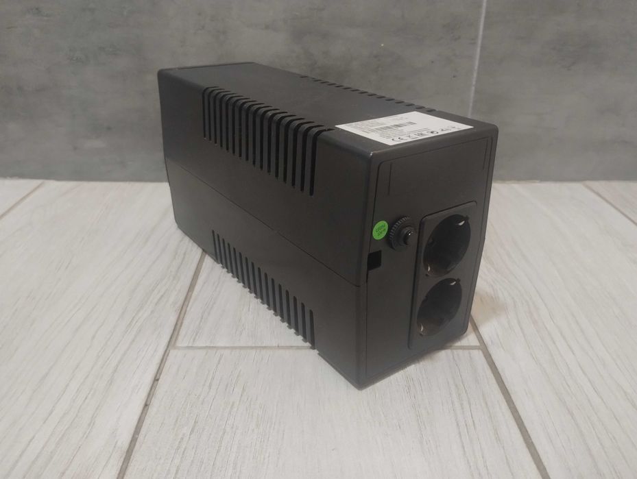 ИБП - Преобразователь  с 12V на  220 V.