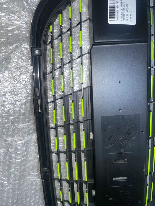 Peugeot 208  grelha nova