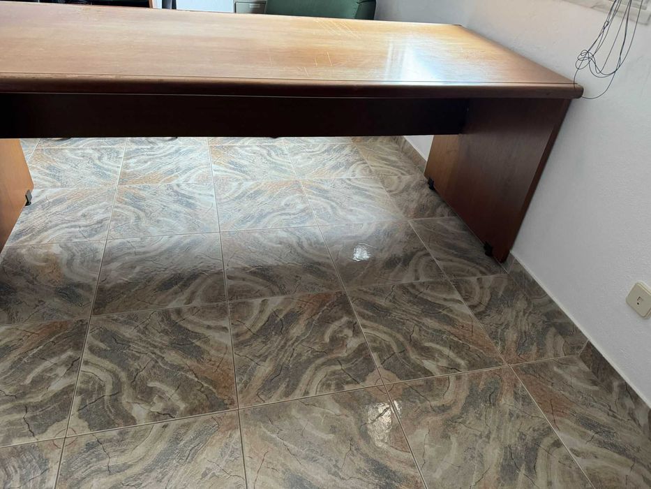 Duas Secretárias de madeira