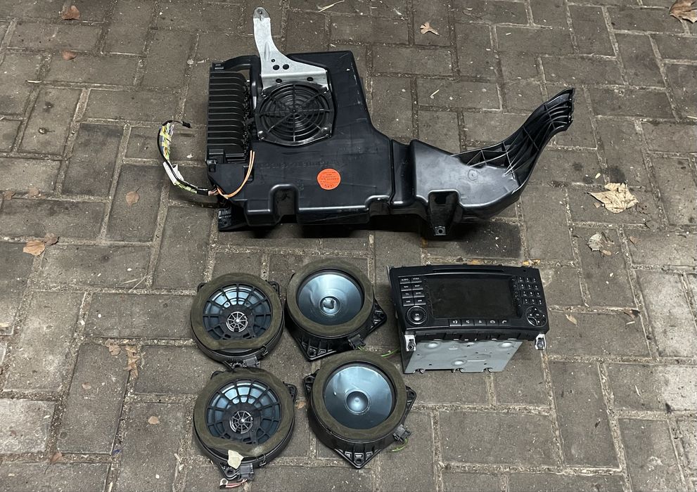 Динаміки, підсилювач Harman Kardon, магнітофон) Comand  Mercedes W203