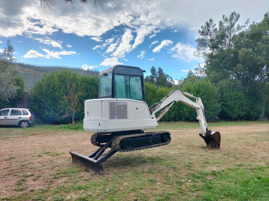 Mini giratória Bobcat 331