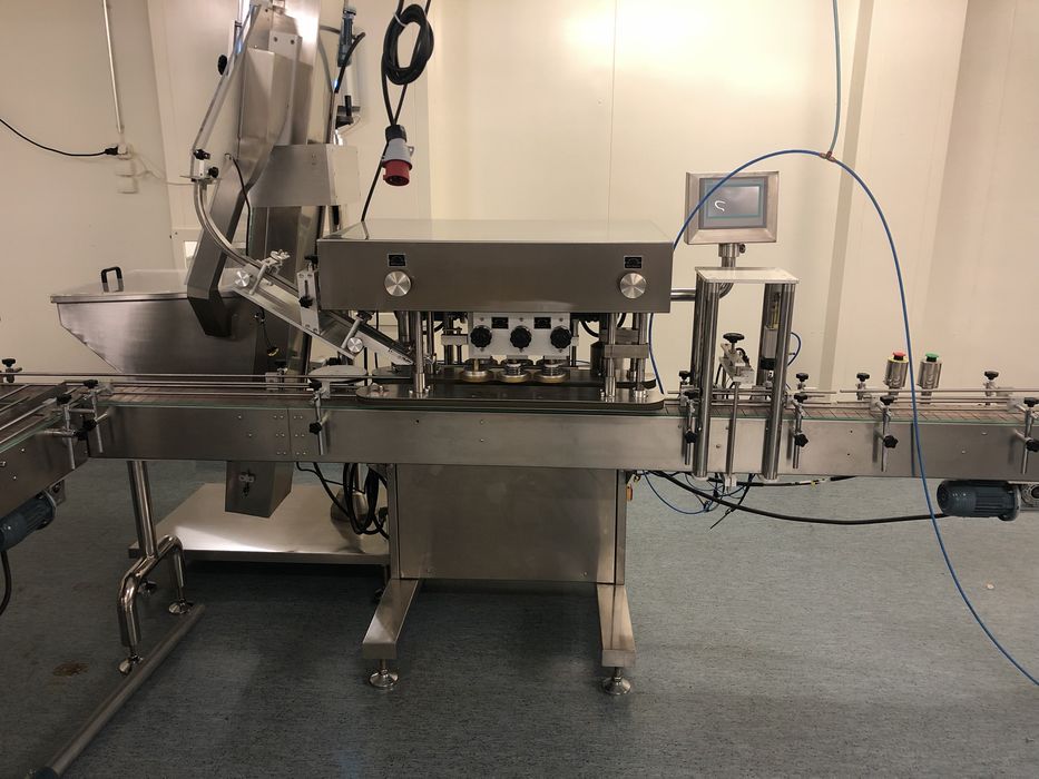 Automatyczna zakręcarka liniowa do butelek SGP-200