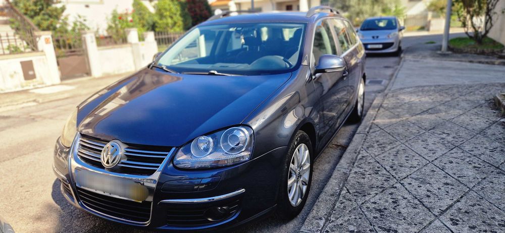 Carrinha muito bem estimada. Para mais informações pode ligar ou mandar msg pelo whatsapp.