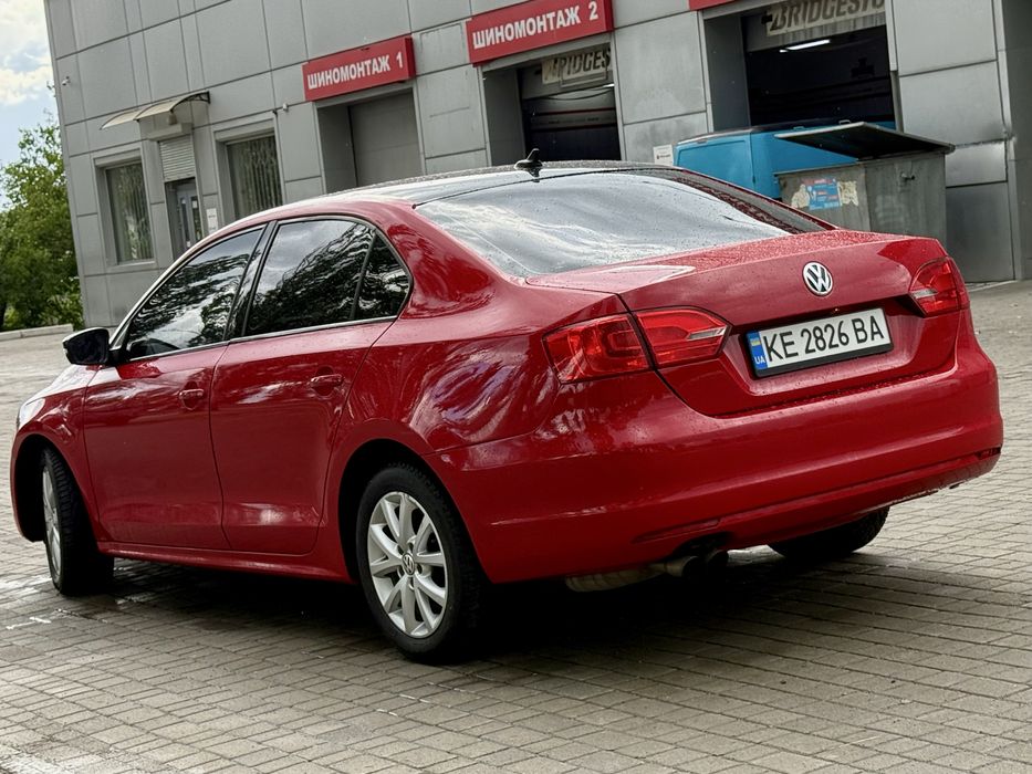 Продам Volkswagen Jetta SE 2013 год 1.8