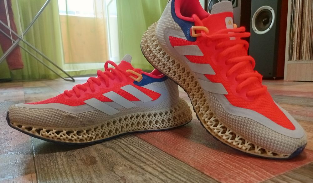 Кросівки adidas 4DFWD 2 у яскравому забарвленні Solar Red/Blue/White