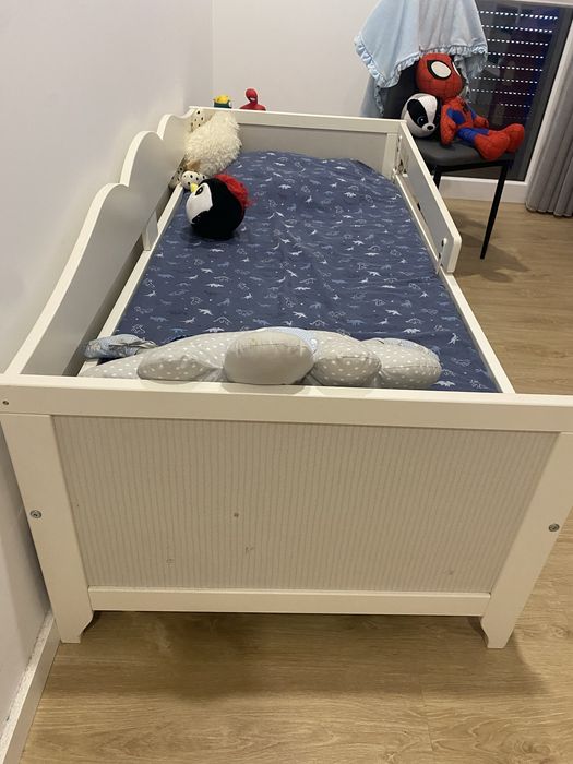 Cama de criança com colchão