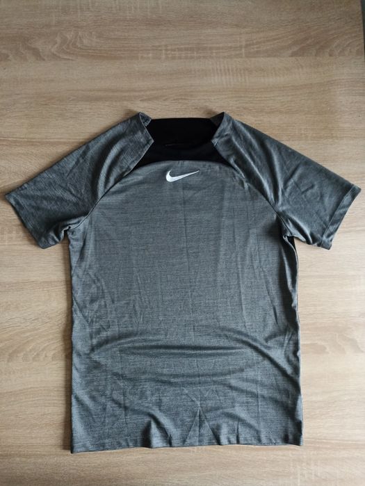 Nike dri-fit koszulka sportowa trening do biegania gym fitness siłownia central swoosh box logo