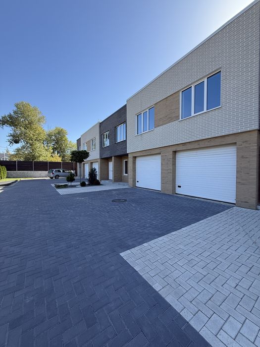 Продам таунхаус з гаражем