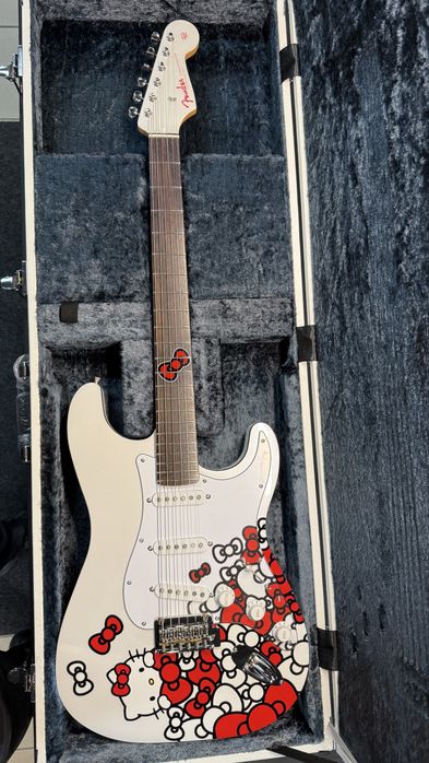 Fender Hello Kitty Stratocaster MIJフェンダー Fender x Hello Kitty Limited Edition Squier Stratocaster