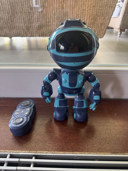 Robot tańczący zdalnie sterowany TFB