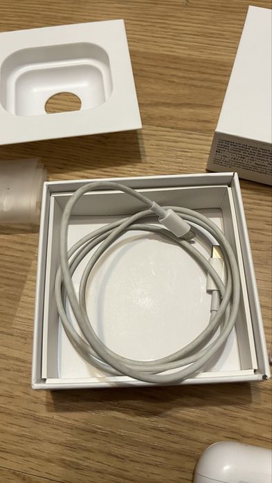 Apple AirPods III magsafe