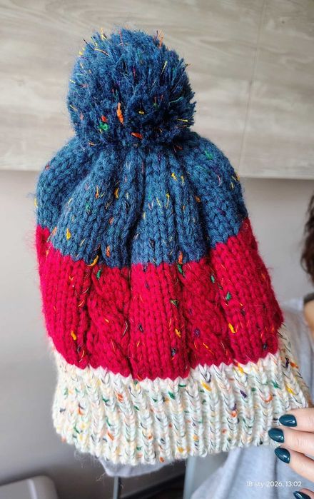 Ciepła kolorowa czapka z pomponem