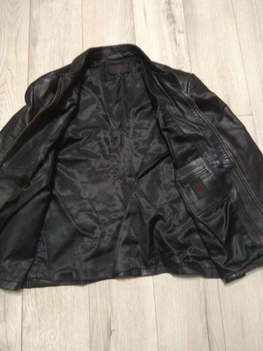 Жіноча шкіряна куртка