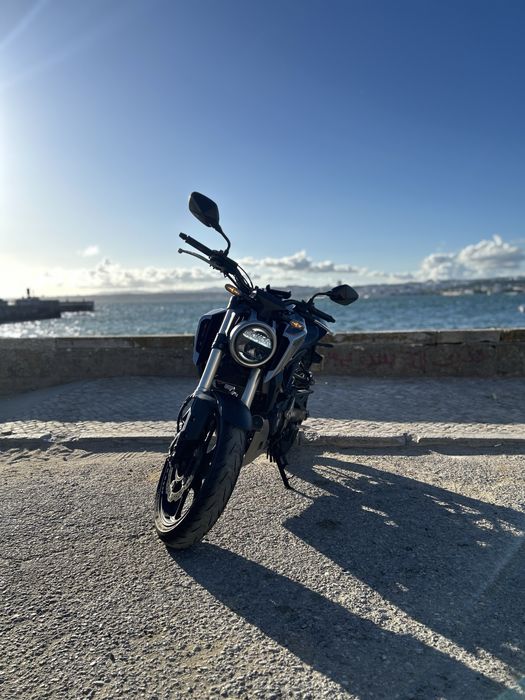 Honda CB 125r.