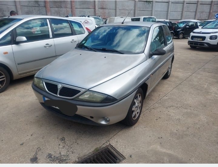 Lancia Y10 1.2 gasolina ano 1998 para Peças todo o Material disponível