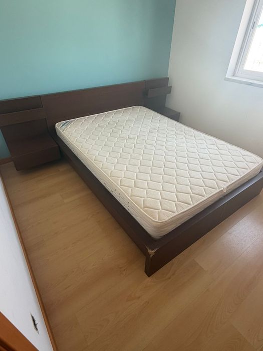Cama de casal com cabeceira