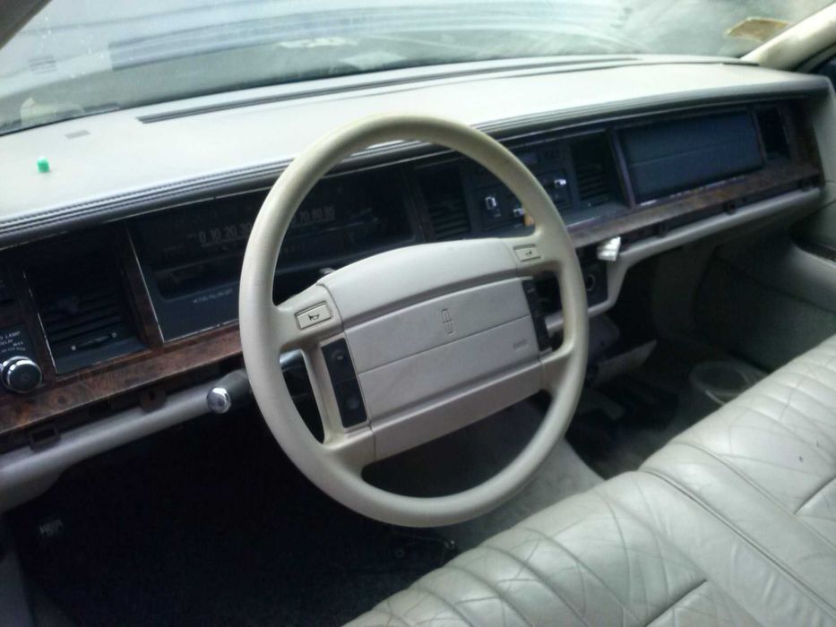 lincoln town car 1992 4.6 вишневый не на ходу