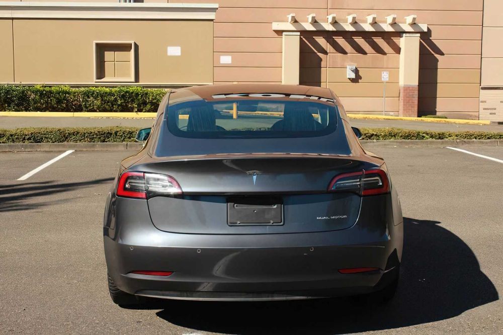 Tesla Model 3 Long Range      2019