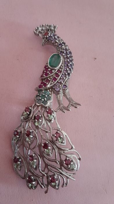 Брошки эксклюзивные парой с изумрудным браслетом