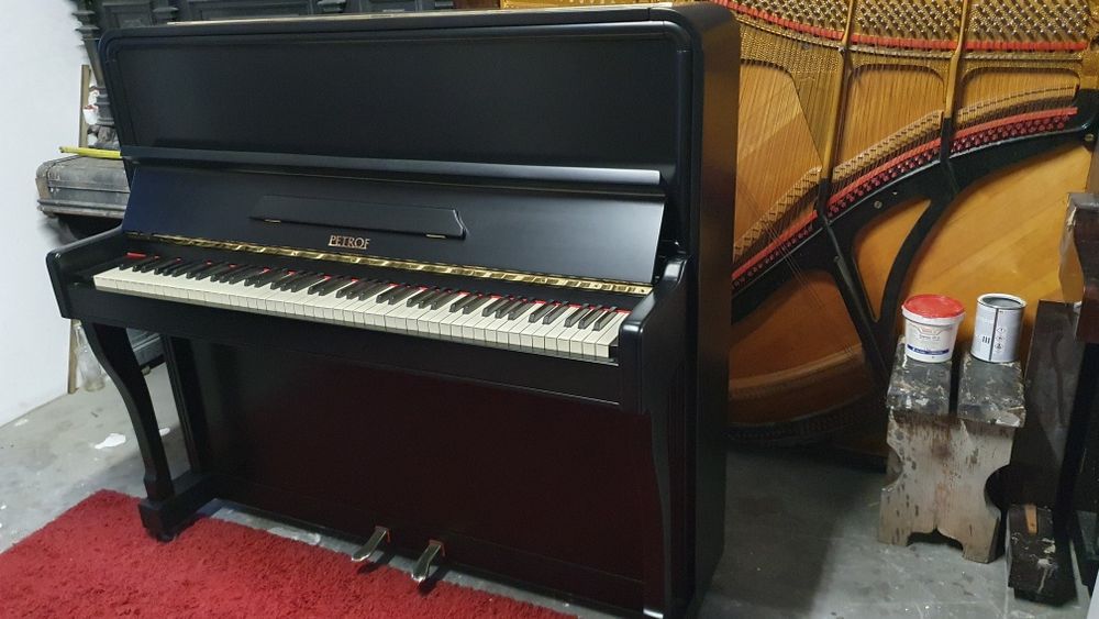 Pianino petrof.wysoki model.