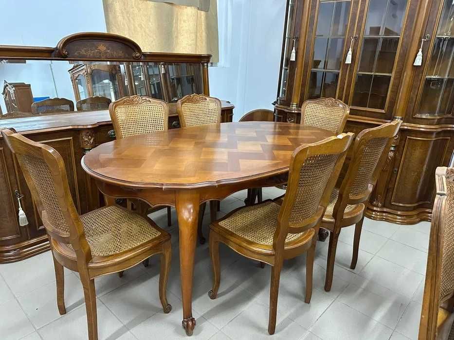 Stylowy stół owalny z kompletem 6 krzeseł.