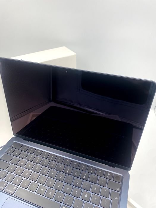 Ноутбук Apple MacBook Air 13“ M2 16/256GB Midnight (MC7X4) 2024