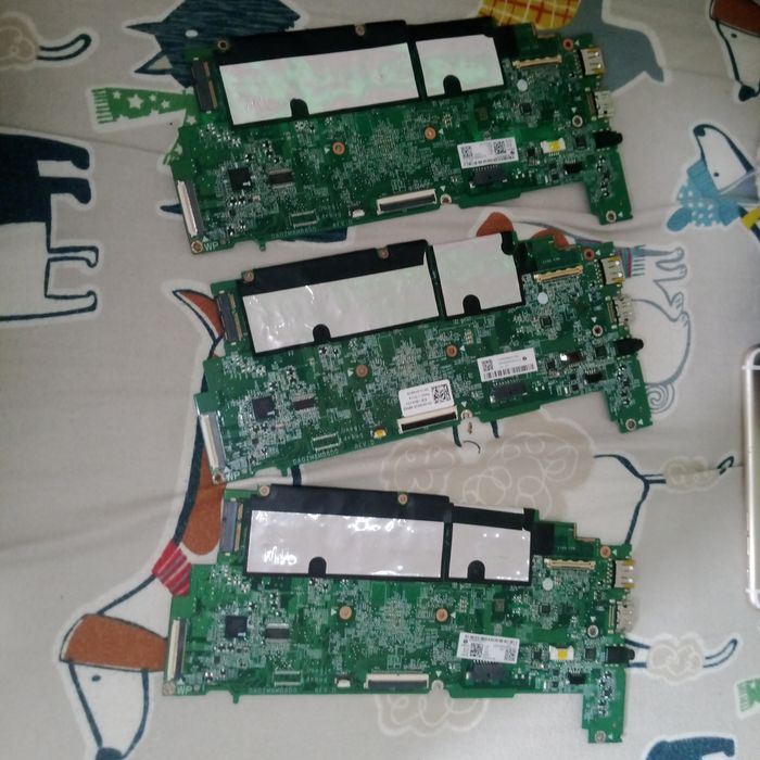 Плати,зарядки,та телефони