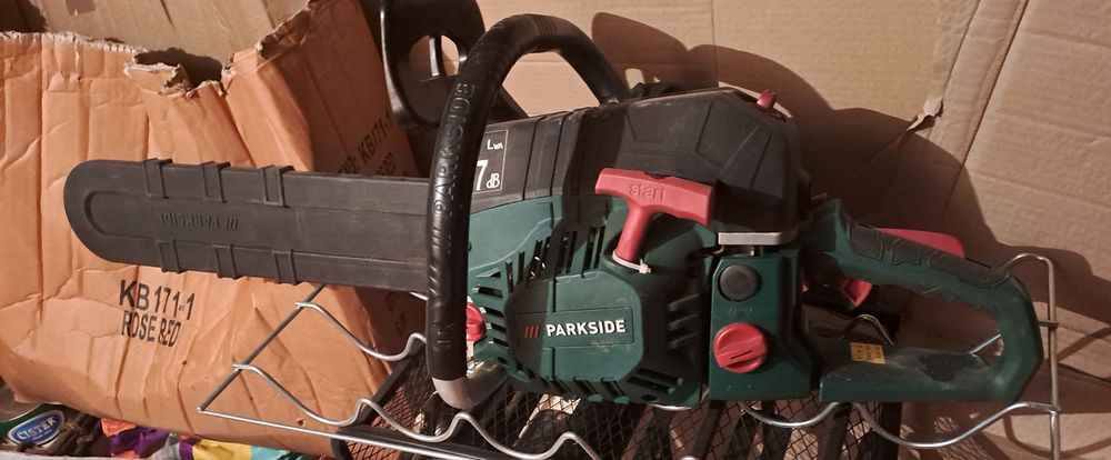 Vendo moto serra como nova só cortou 1pinheiro e 1 tico tico proficion