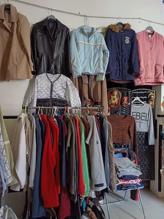 Roupa sapatos louça 2 mão
