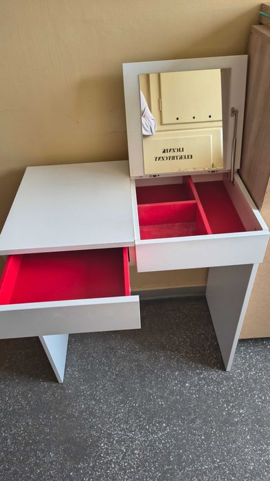 toaletka biała z szufladkami ikea