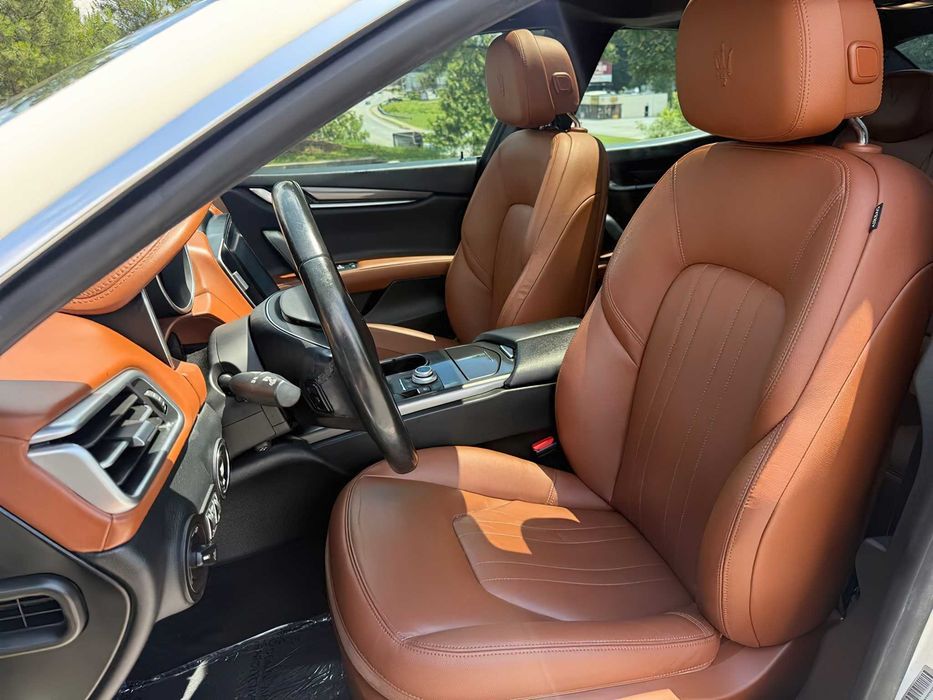Maserati Ghibli      2019