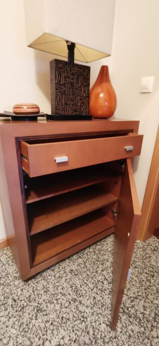 2 móveis em cerejeira: sapateira + consola