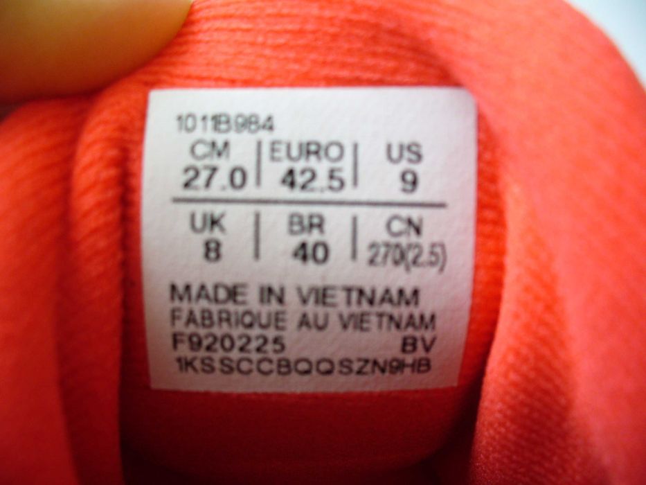 Buty Asics Versablast 4  r. 42,5