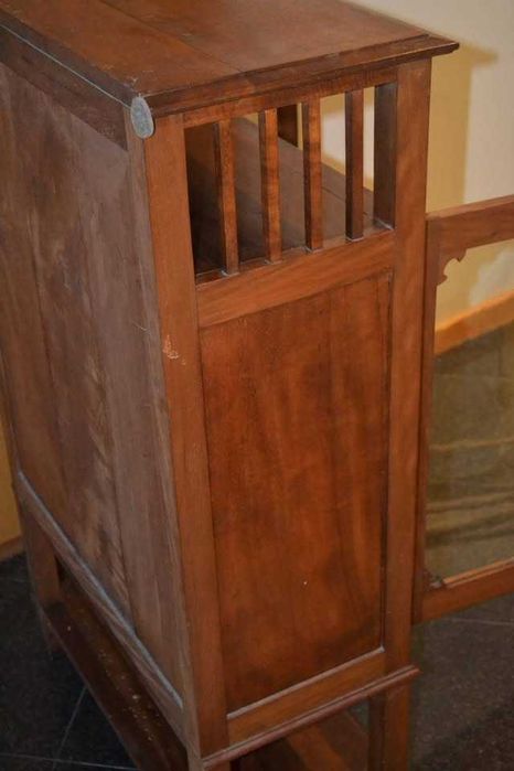 Movel Expositor Centenário em Madeira