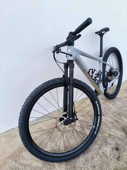 Bicicleta Cube Reaction Pro