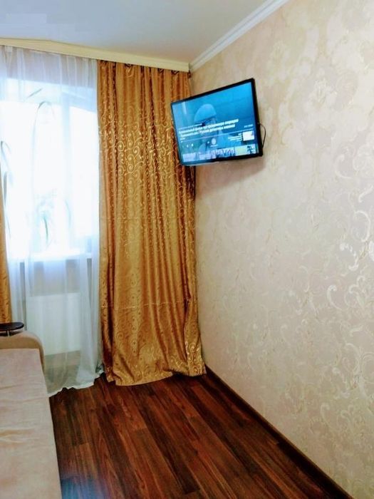 Продам комуну на Черемхах з ремонтом (300-297)