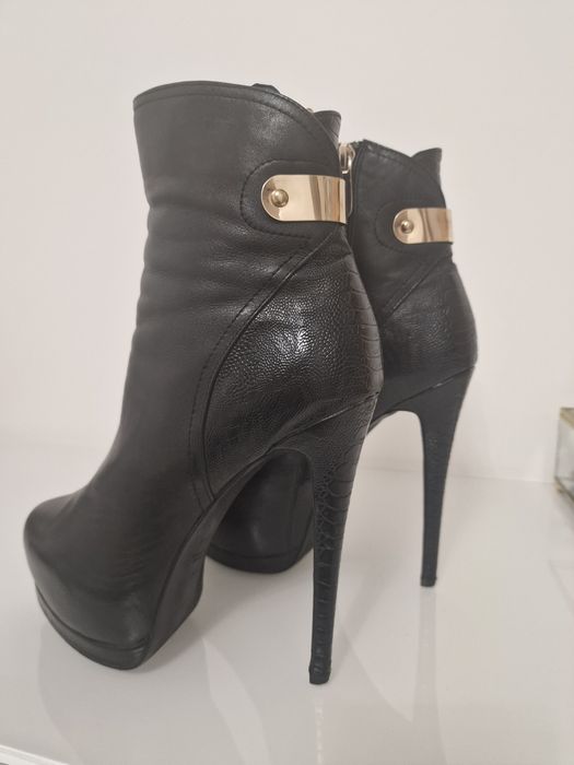 Botki lekko ocieplane KAZAR, skóra naturalna, czarne.