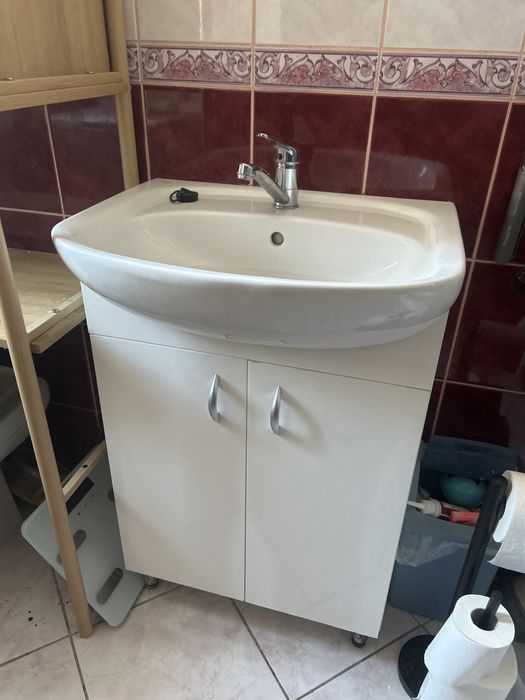 Sprzadam szafke z bateria i syfonem