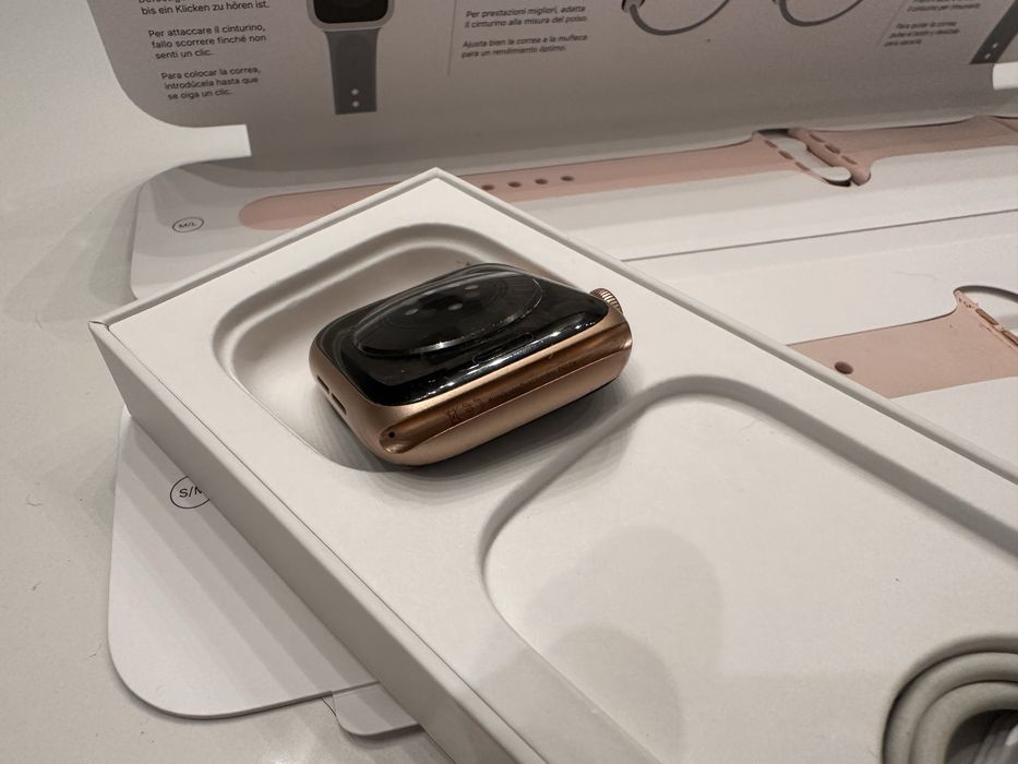 Zegarek Apple Watch Series 6 32 GB 44 mm GPS Gold Alu Pink