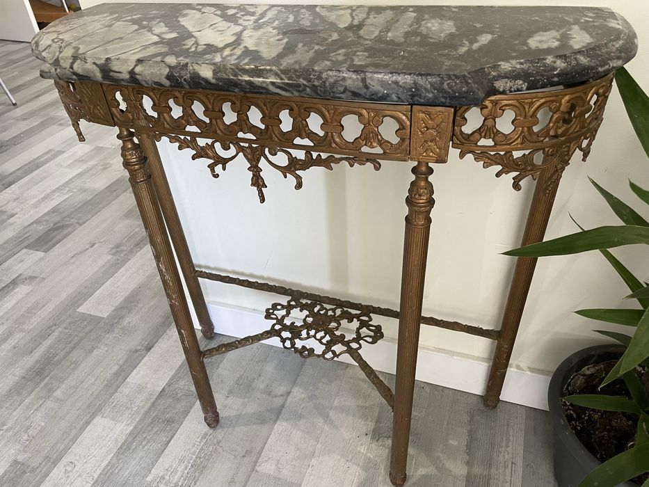 Mesa entrada antiga em latao