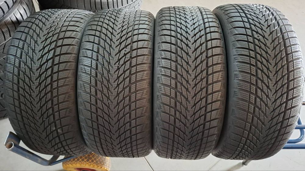 245/40/18+225/45/18 R18 Goodyear UltraGrip Perfomance 3 4шт зима