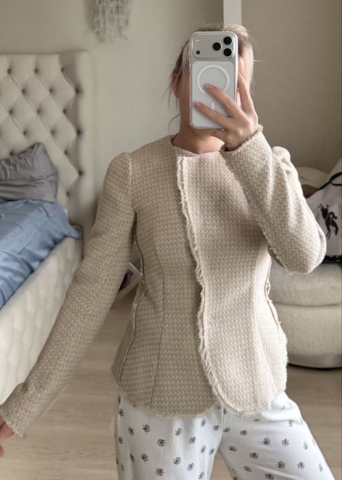 Бежевий, приталений піджак від бренду CIX by IRINA KHARCHENKO